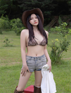 龚玥菲新梅瓶